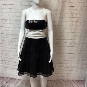 Betsey Johnson Black Sequin Strapless Tulle White Bow Prom Cocktail Dress Sz 6